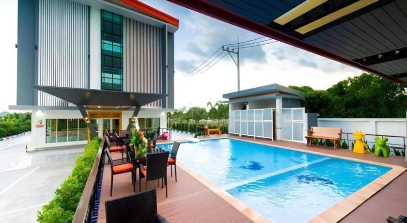 Gt Residence Hotel Buriram Exterior foto