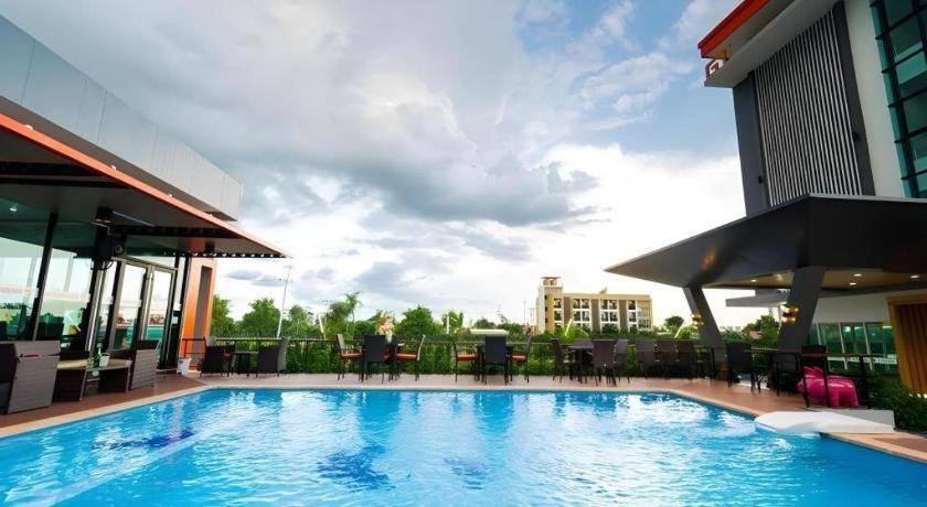 Gt Residence Hotel Buriram Exterior foto
